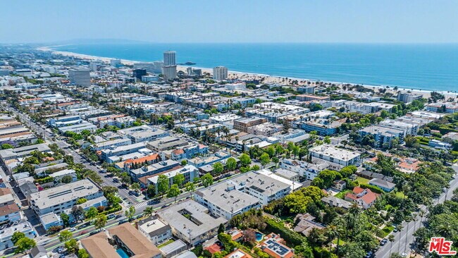 Building Photo - 521 Montana Ave