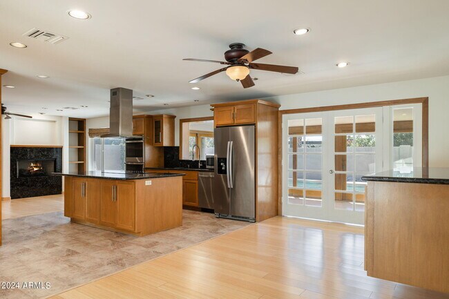 Building Photo - 8643 E Sandalwood Dr