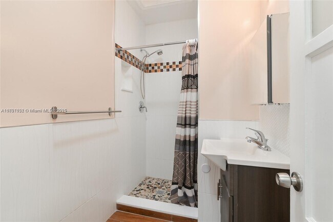 Building Photo - 920 N 26th Ave