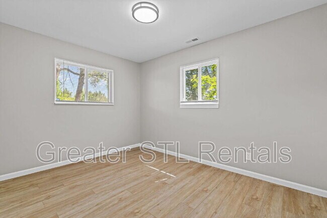 Building Photo - 1412 E Pitman Ave