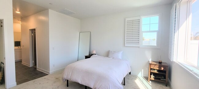 Building Photo - Gorgeous New Lennar Home - Lots of Upgrades - Solar- Must See