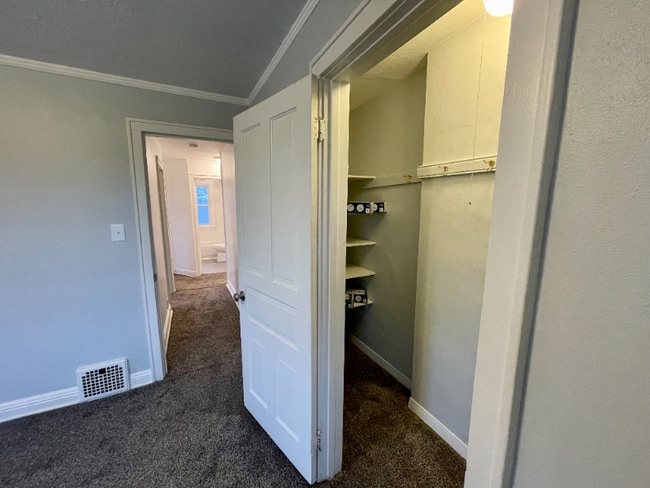 Building Photo - 404 N 64th St