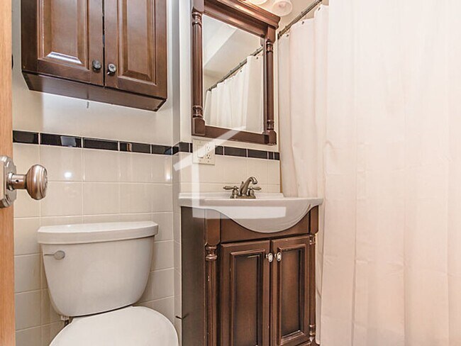 Building Photo - Really Nice 2 bed in Beacon Hill