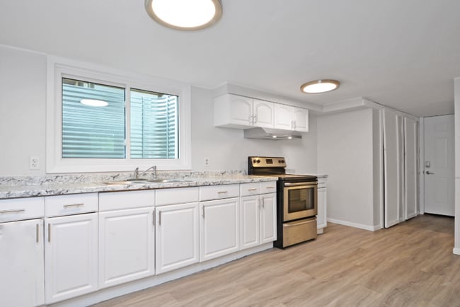 Building Photo - 1366 Pascal St