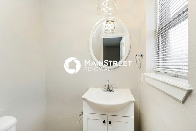 Building Photo - 3 Bedroom Pet-Friendly Home in Oklahoma City, OK with Main Street Renewal