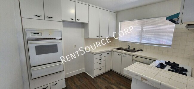 Building Photo - 850 N Redding Way