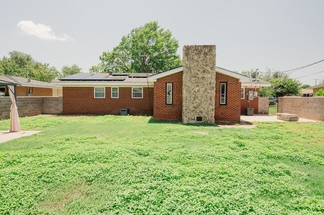 Building Photo - 1460 Westbrook Ave