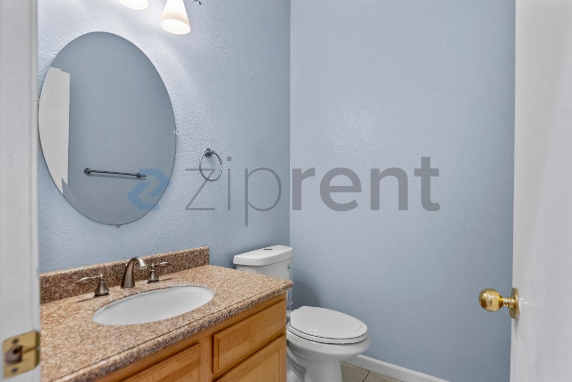 Building Photo - 916 Del Avion Ln