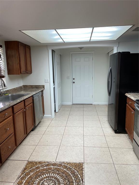 Building Photo - 16131 Manorwood Cir