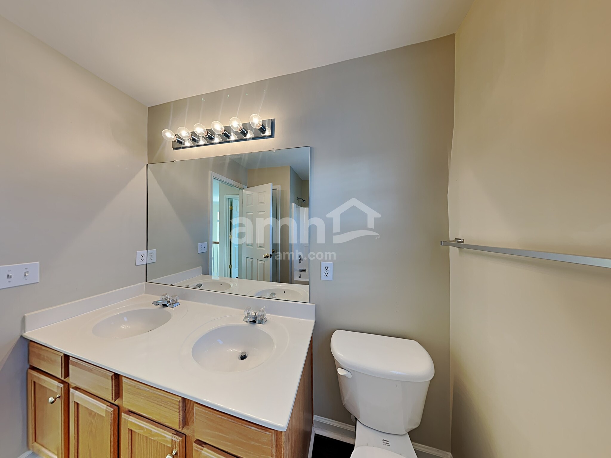 Building Photo - 9725 Autumn Applause Dr