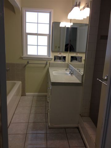 Building Photo - 2538 La Siesta Dr