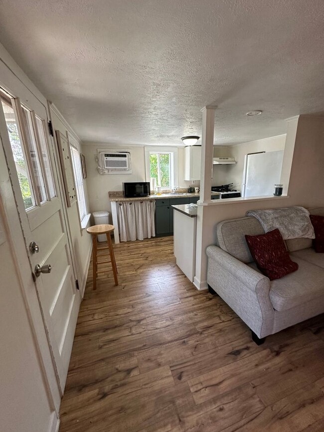 Building Photo - Furnished Studio Available in Pigeon Point