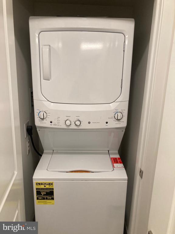 Building Photo - 2551 N Front St