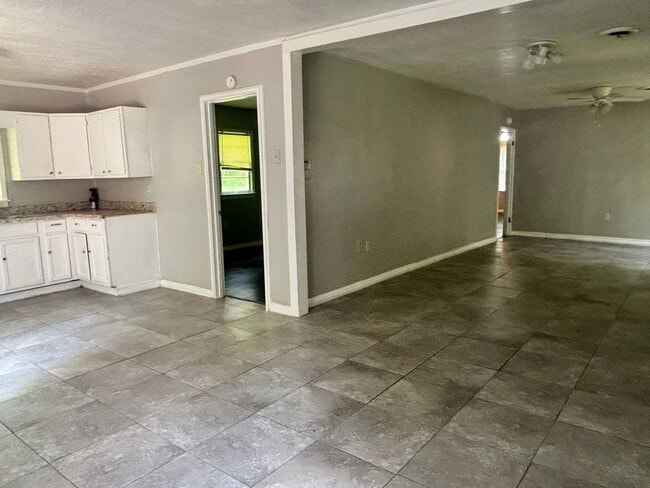Building Photo - 1452 Woody Dr
