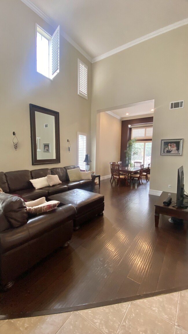 Building Photo - 2623 Sunshine Valley Ct