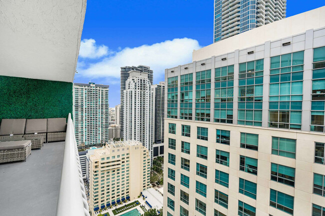 Building Photo - 1200 Brickell Bay Dr