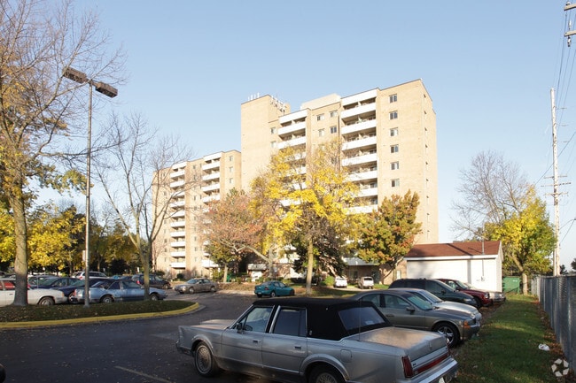 Primary Photo - Bayview Tower Apartments