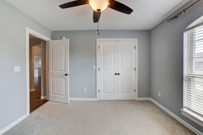 Building Photo - 4 Bed / 3 Bath in Jenks!
