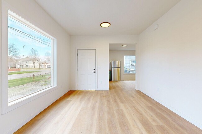 Building Photo - Ground Level Home