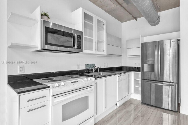 Building Photo - 690 SW 1st Ct