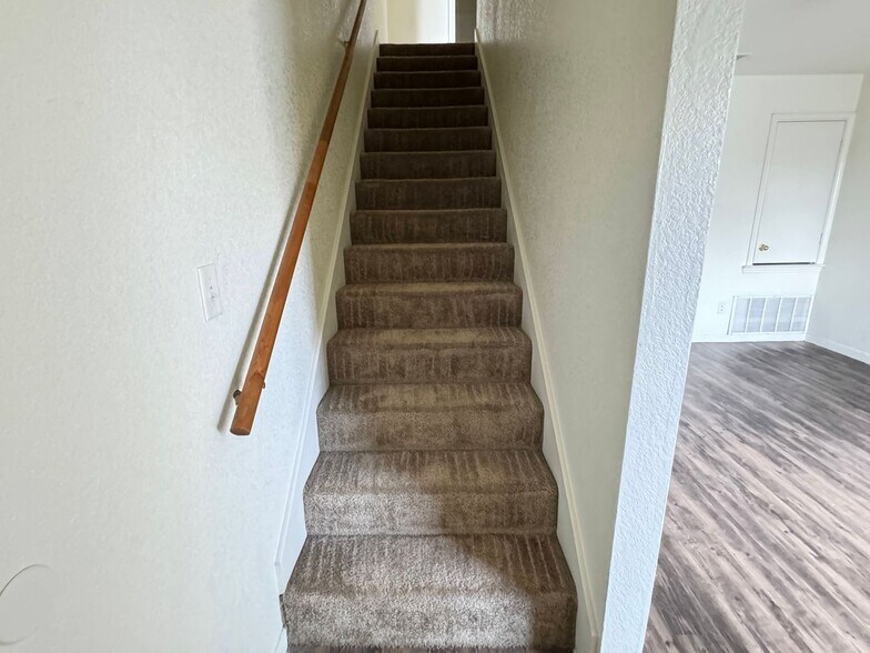 Building Photo - 3701 Ys Pak Ct