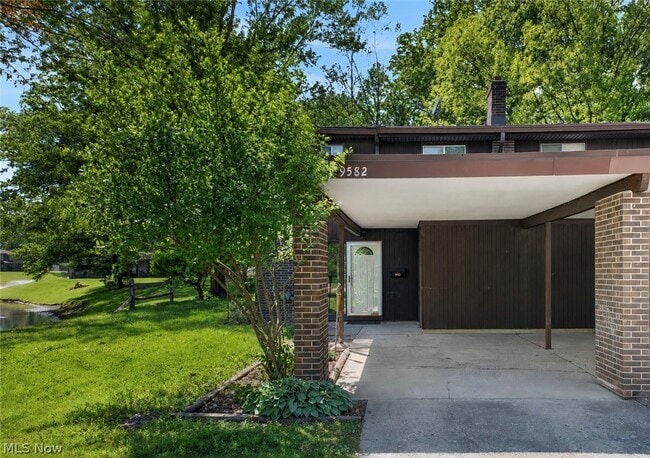 Building Photo - 9582 Fernwood Dr