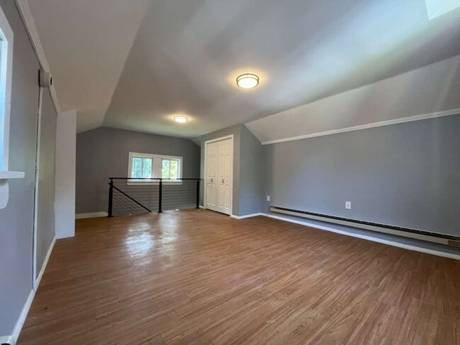 Building Photo - 417 W Court St