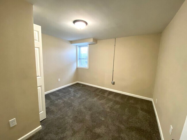 Building Photo - Gorgeous 5 Bed, 2 Bath House Near Concordia and MSUM!