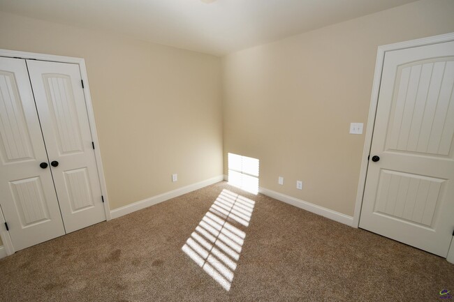 Building Photo - 204 Otters Rdg Dr