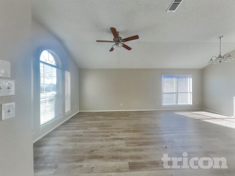 Building Photo - 2520 Ensenada Ln