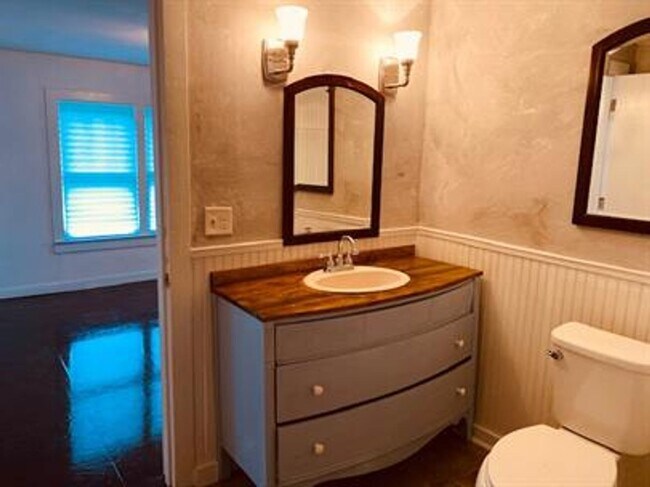 Building Photo - Loudon 37774 - 2 bedroom, 1 bath home - Co...