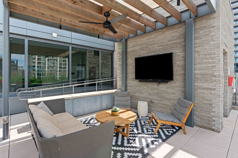 Building Photo - 185 W Huron St