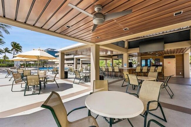 Building Photo - 251 Crandon Blvd