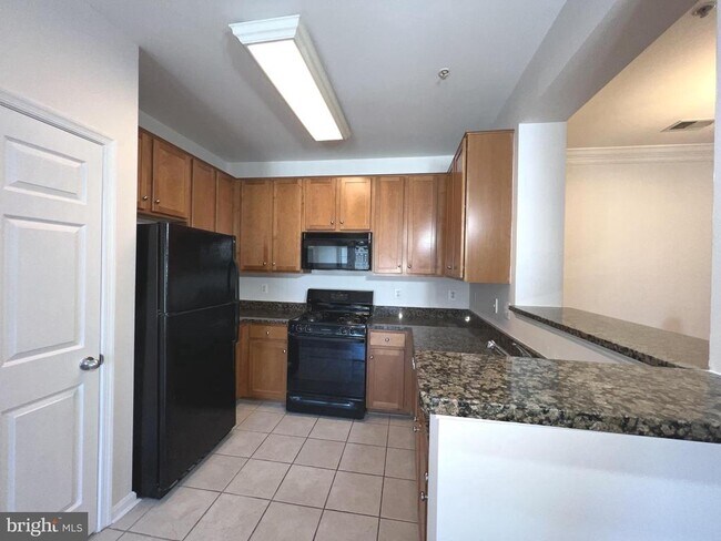 Building Photo - 4852 Eisenhower Ave