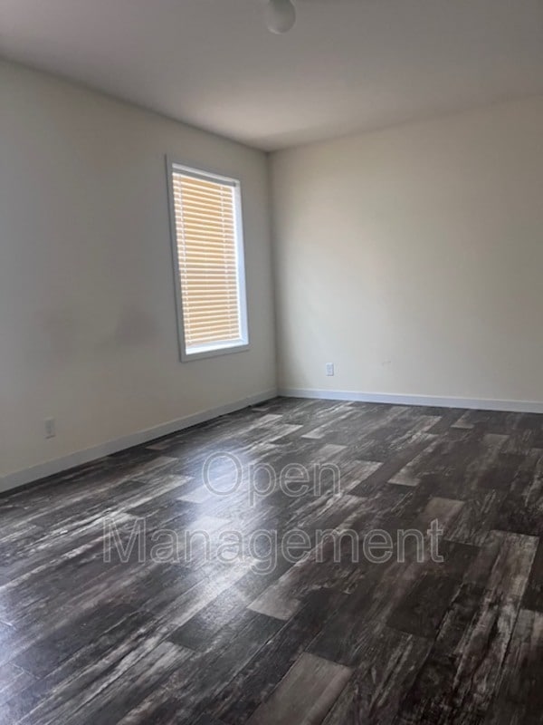 Building Photo - 511 E 1st St