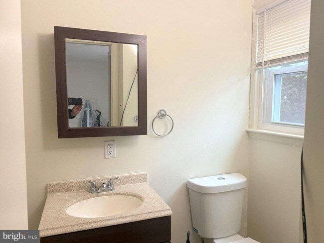 Building Photo - 1100 Grant Ave