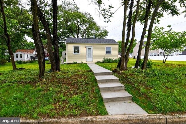 Building Photo - 366 Winmeyer Ave