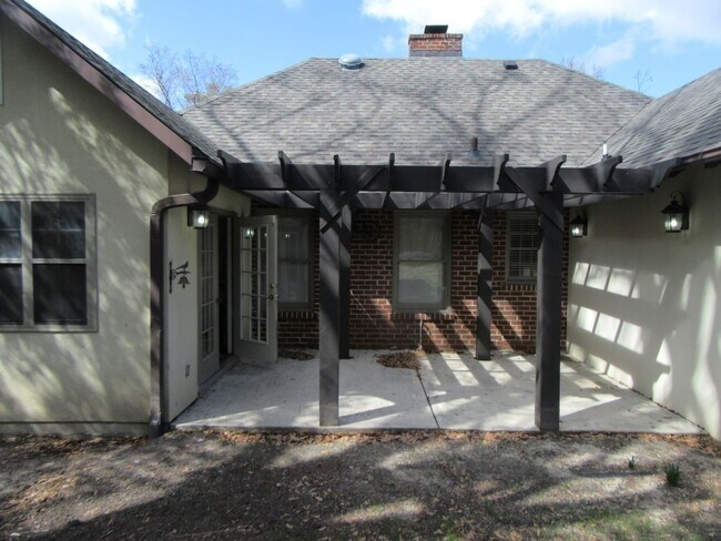 Building Photo - Great Home close to Downtown