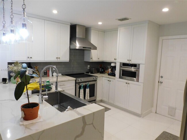 Building Photo - 14271 SW 150th Ave
