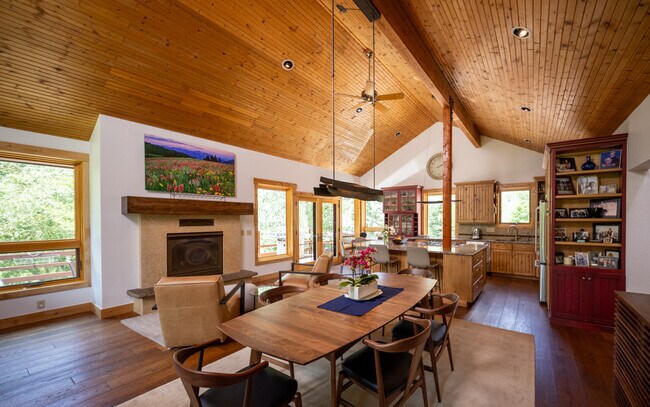 Building Photo - 2755 Lower River Rd