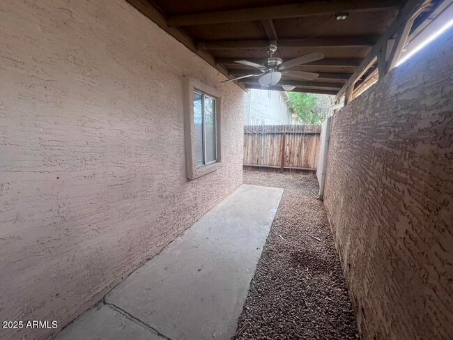 Building Photo - 526 S Mesa Dr