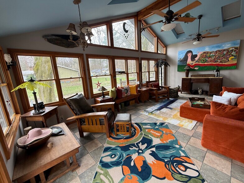 Building Photo - 32275 Center St