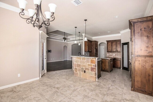 Building Photo - 136 Flying Diamond Dr