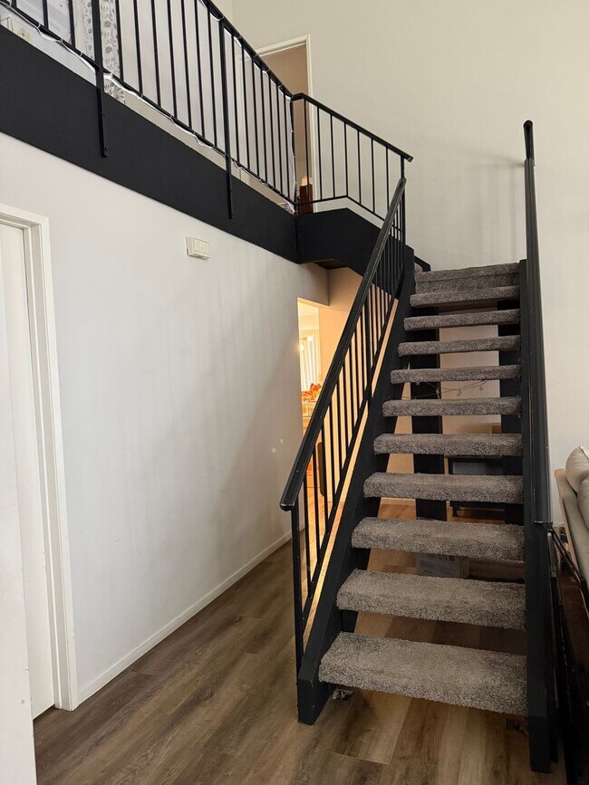 Building Photo - 4 Bed/3Bath
