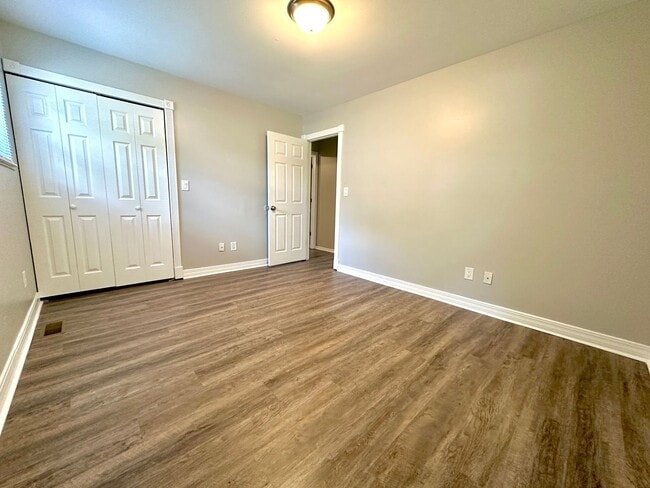 Building Photo - 6530 Pine Cone Dr