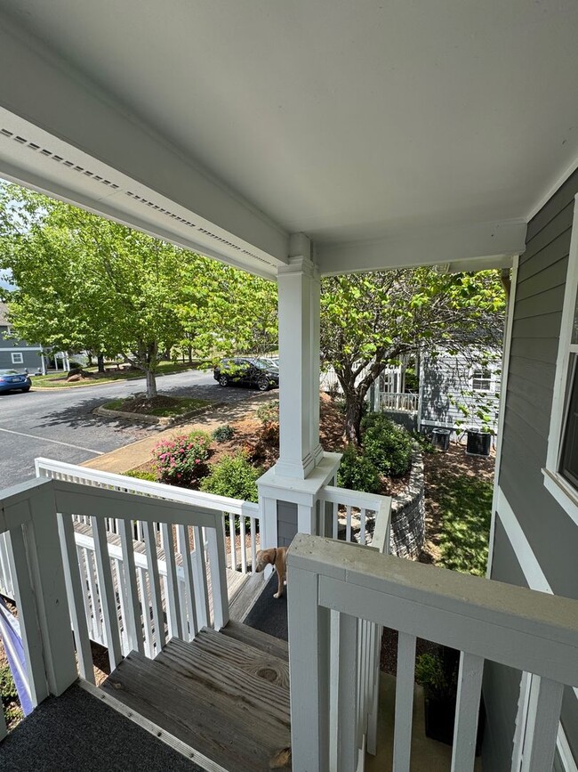 Building Photo - West AVL - Beautifully Updated Townhouse