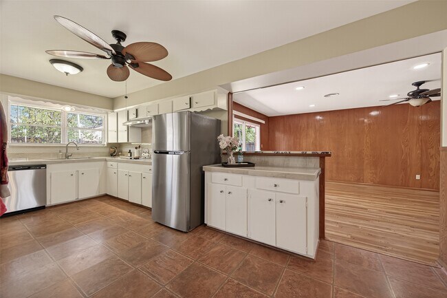 Building Photo - 5646 Hazen St