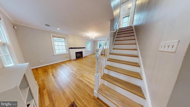 Building Photo - 2116 Linden Ln
