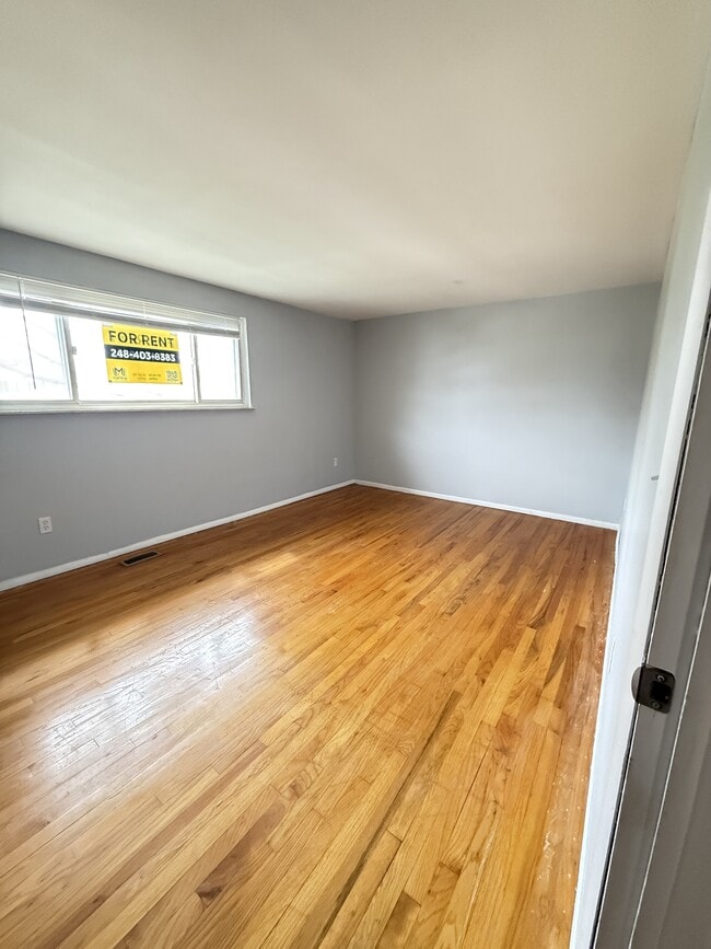 Building Photo - 176 N Christine Cir