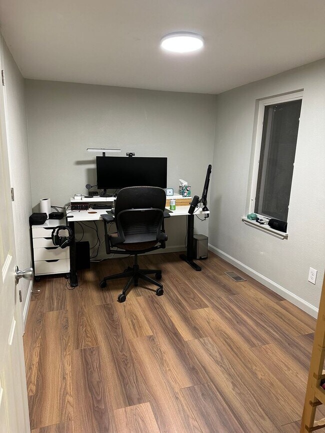 Building Photo - Downtown Loveland Home with Garage and Spa...